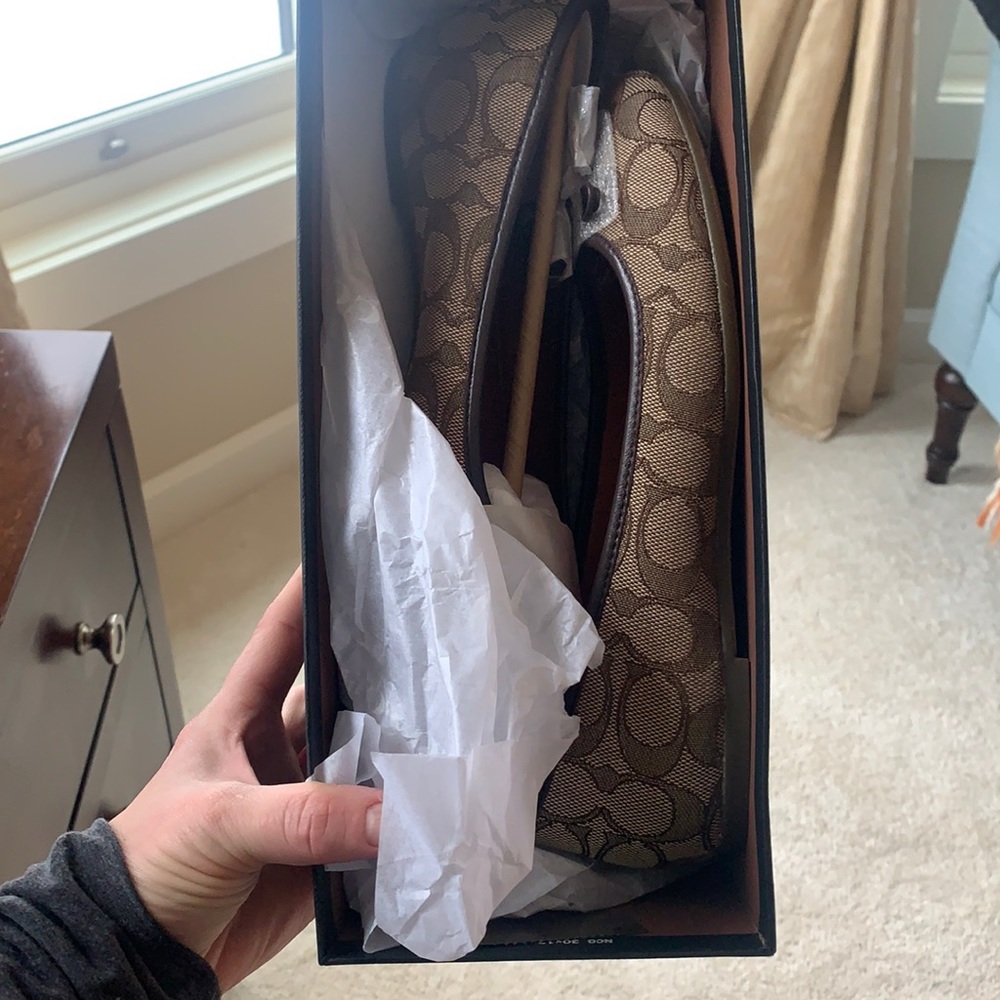 Brand new, never tried on Coach Signature Flats.